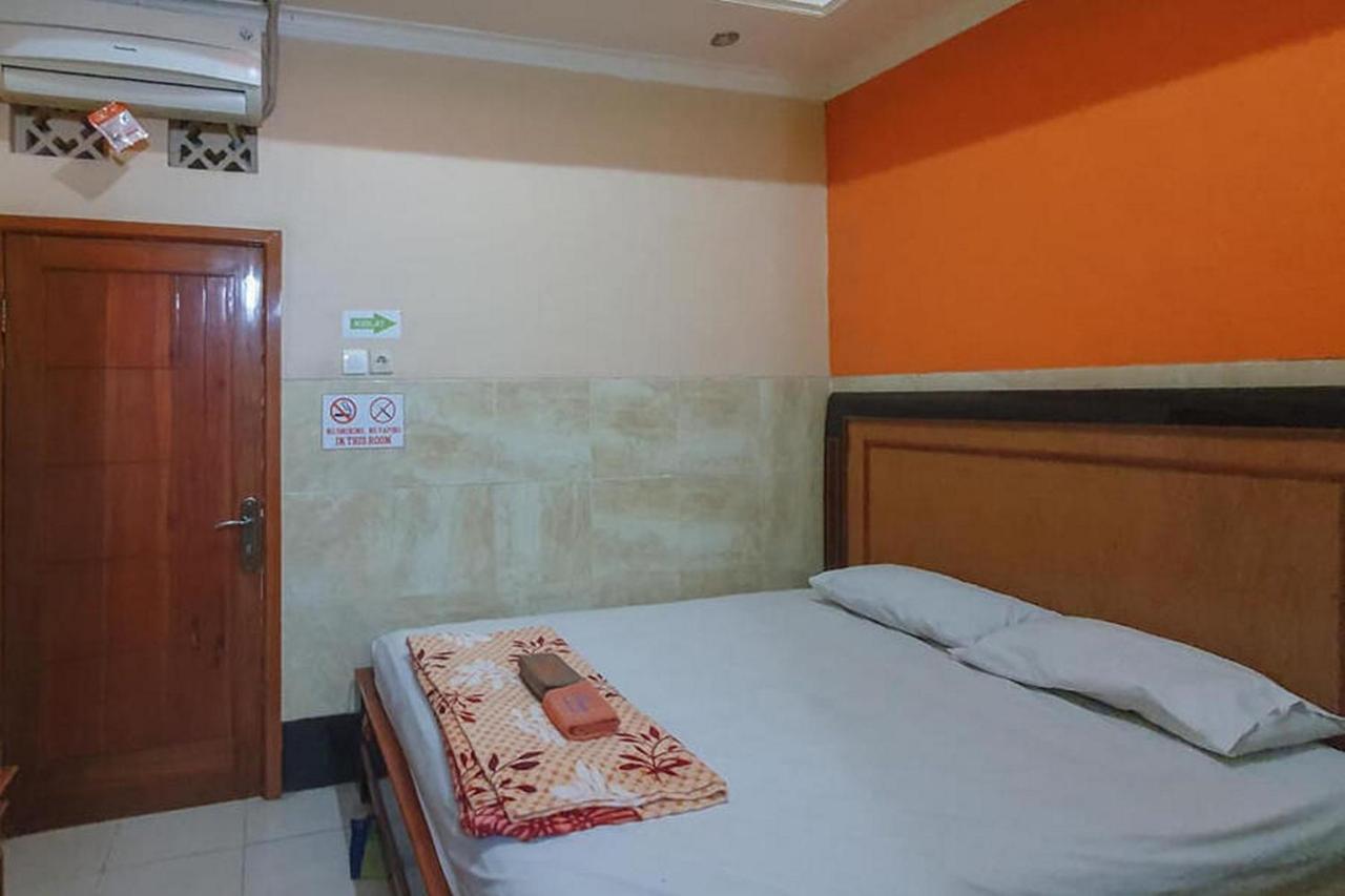 Homestay Gayatri Sawojajar Near Univ Negeri Malang Kampus 2 Mitra Reddoorz Exterior photo